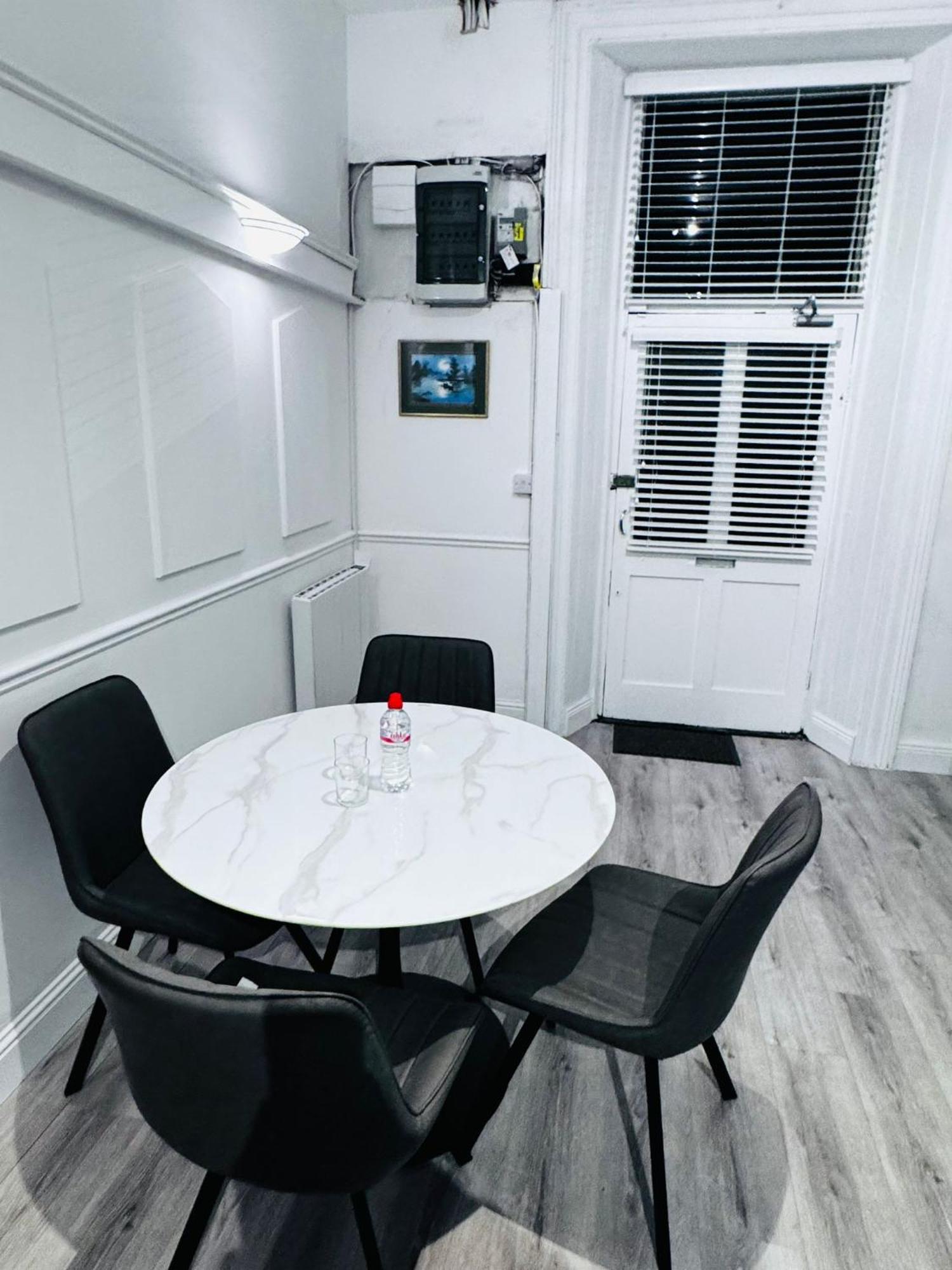 Naas Town - Budget Double Bedrooms 외부 사진